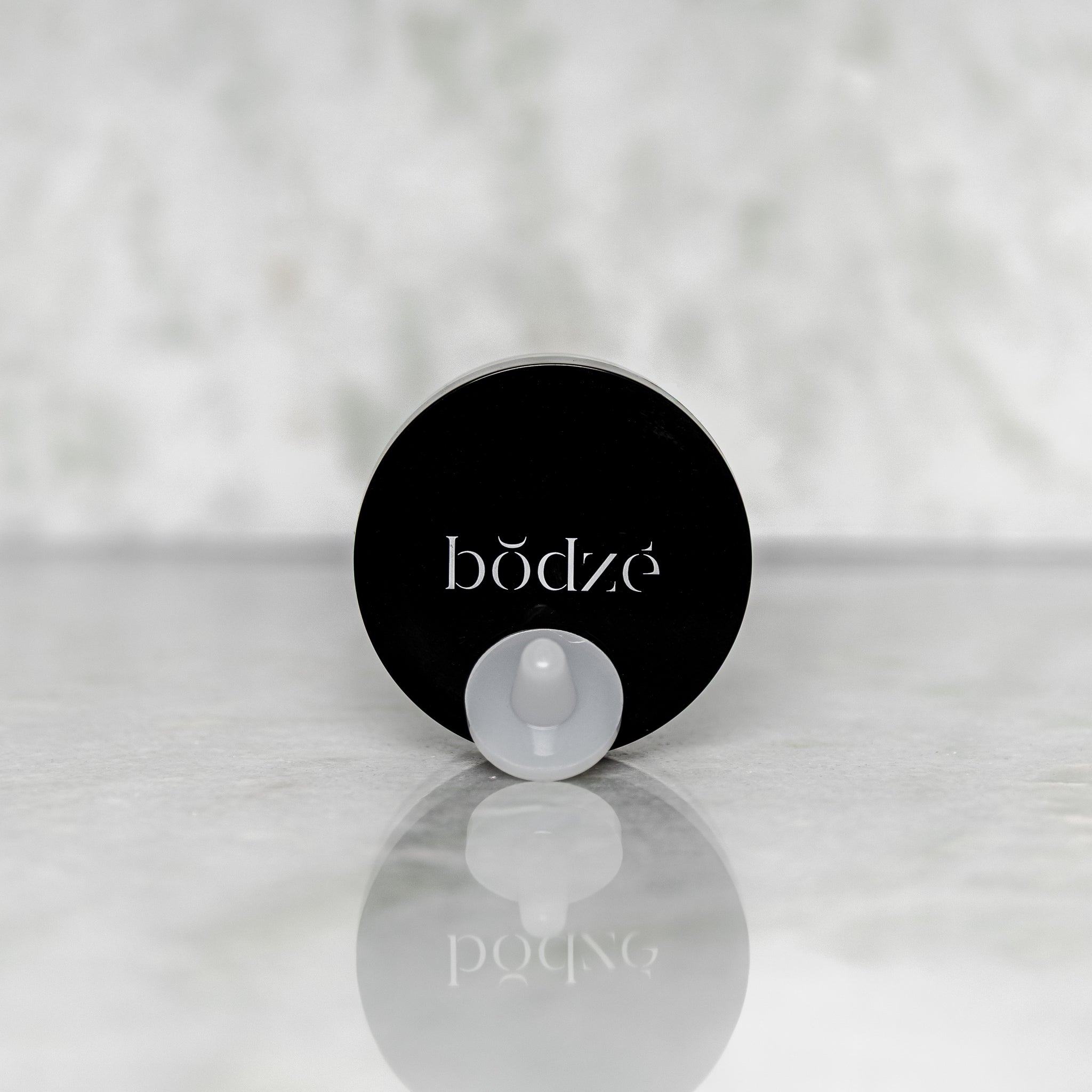 bŏdze Belly Button Plug